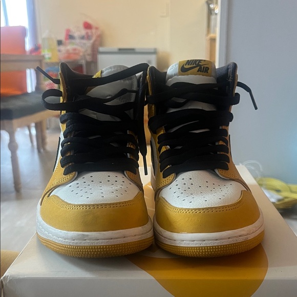 Nike Jordan 1 Retro Hi-Top Sneakers - Picture 1 of 5